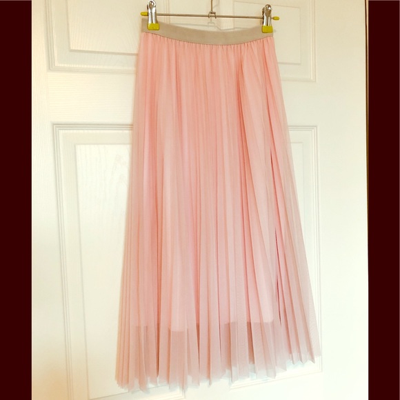 Dresses & Skirts - Mid. Lace skirt